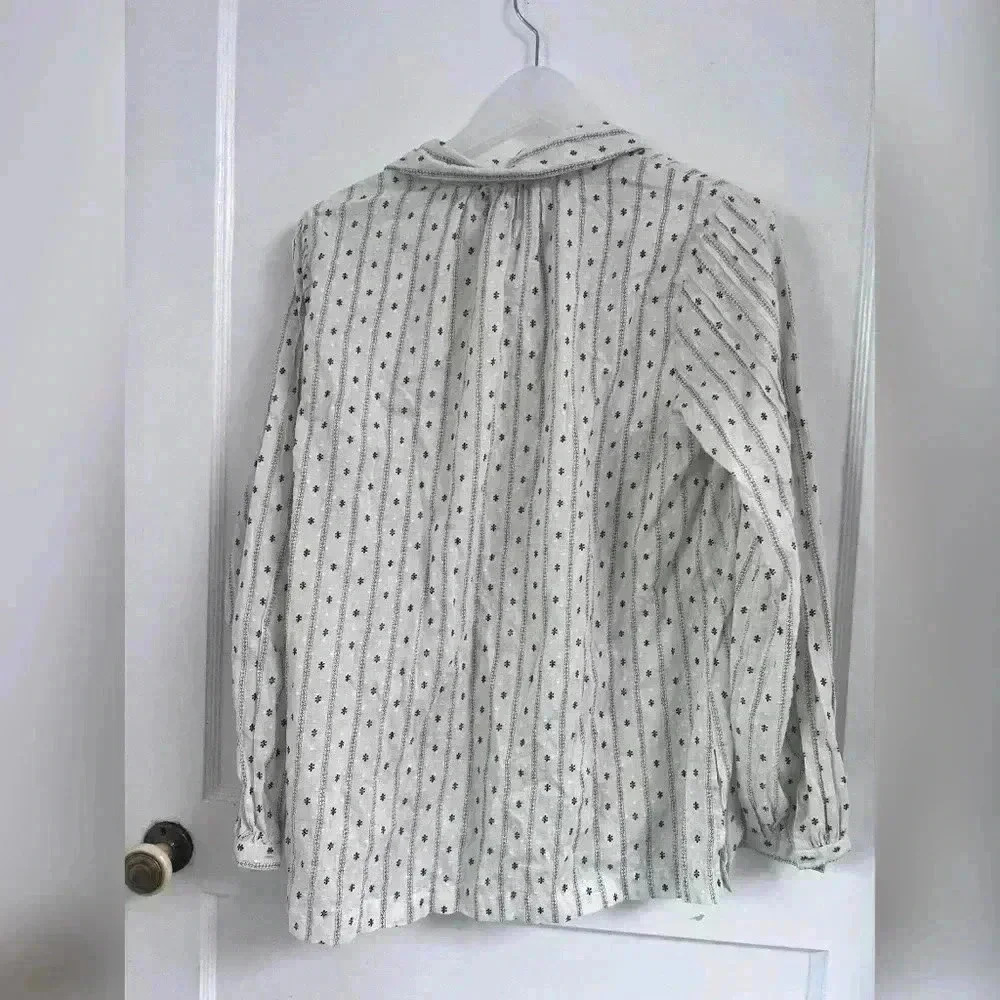 Hatch Embroidered Button Down Top Like New - image 4